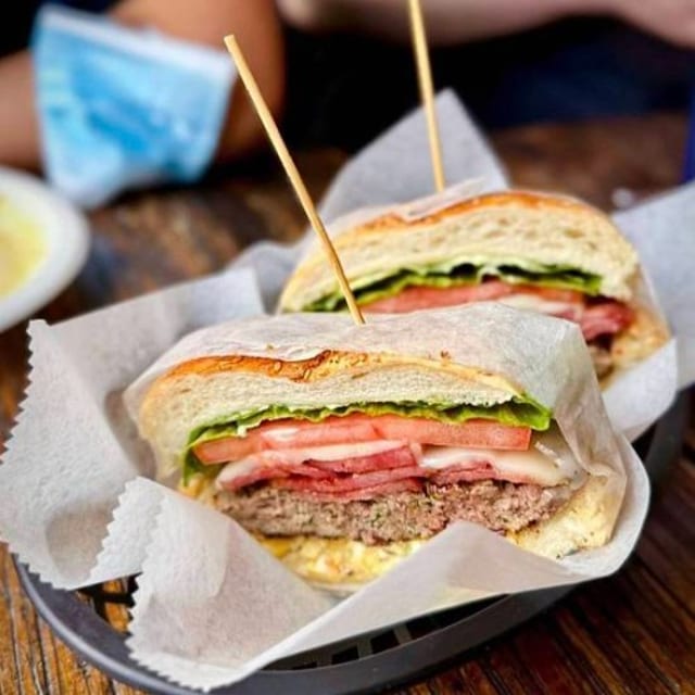 X Salada Burger.